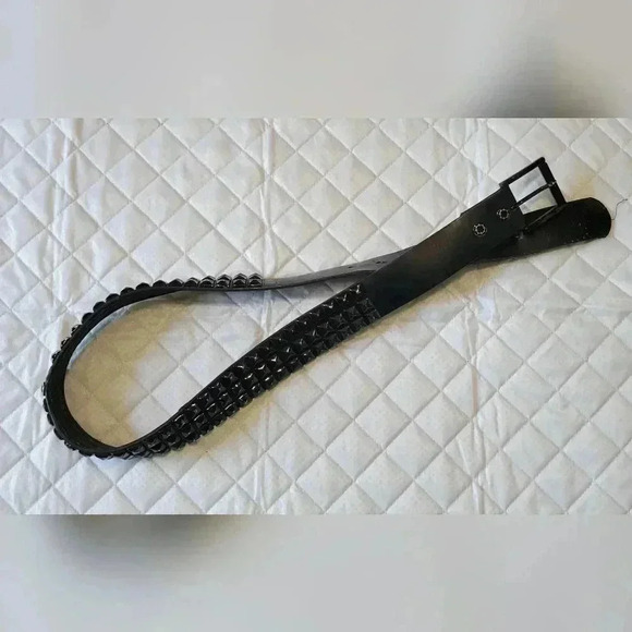 Studded belt - Picture 2 of 6
